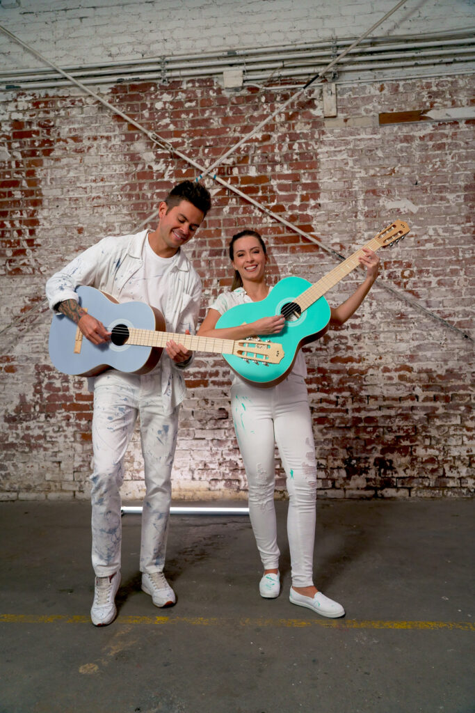 Matiz campaign — musicians with aqua and coral guitars